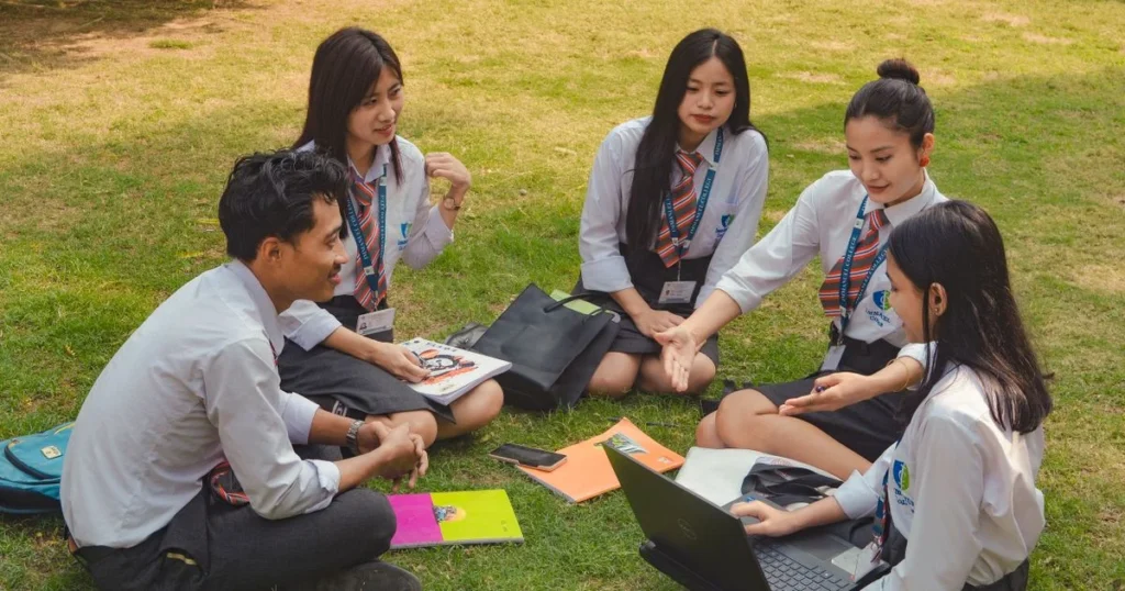 Cara Menyeimbangkan Kuliah, Organisasi, dan Magang bagi Mahasiswa
